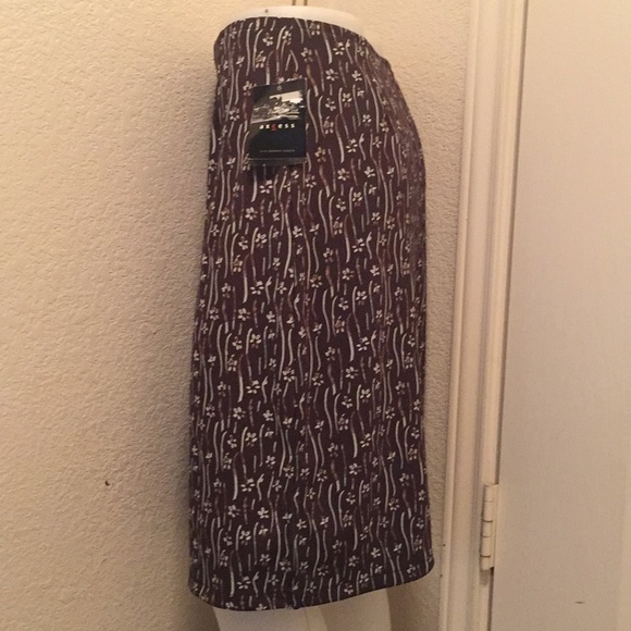 Access Flower Pencils Skirt - Picture 3 of 6